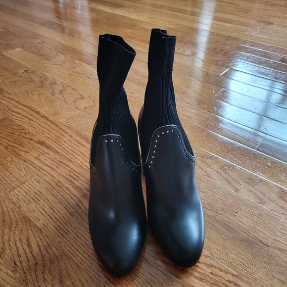 Christian Louboutin Black and Red Heeled Boots with Signature Sole - Picture 2 of 13